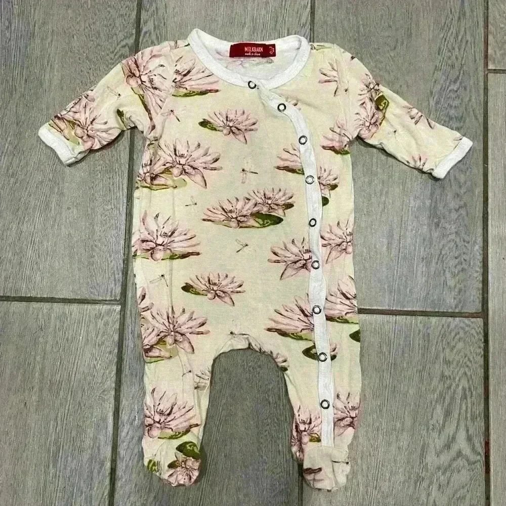 MilkBarn Water Lily Bamboo Ruffle Zipper Footed Romper Size 0-3 months